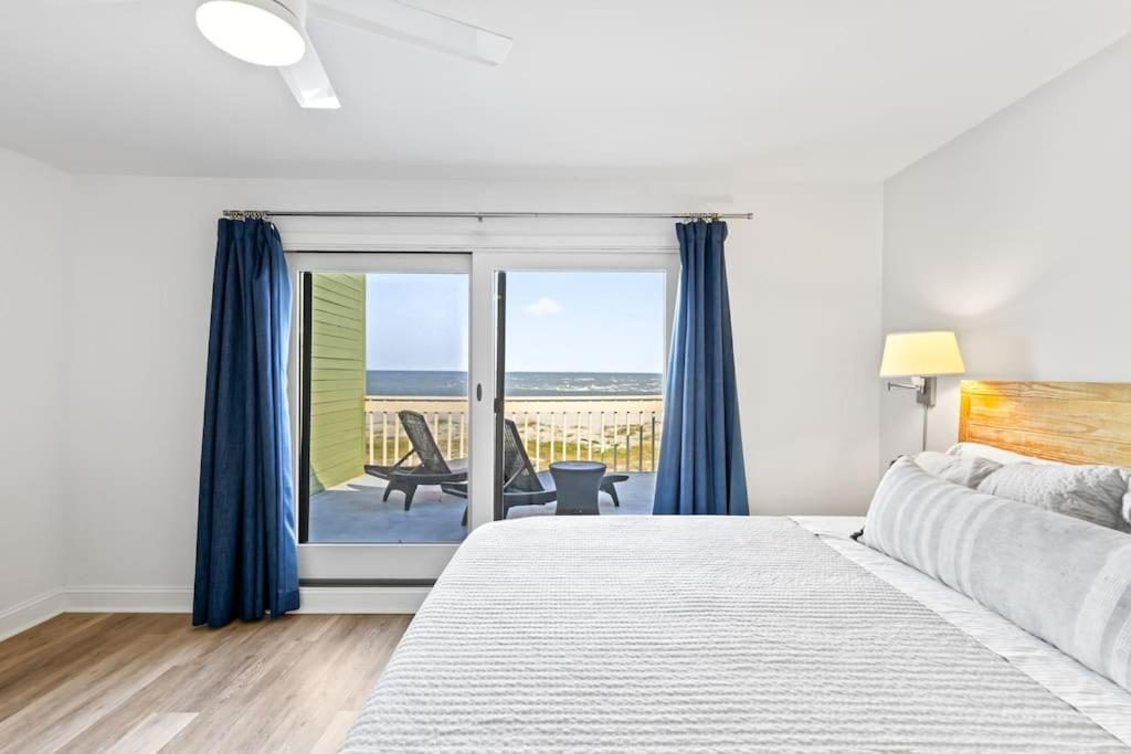 Mariner's Walk 12e - Modern Oceanfront Apartment Isle of Palms