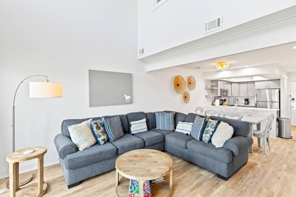 Apartment Mariner's Walk 12e - Modern Oceanfront Isle of Palms