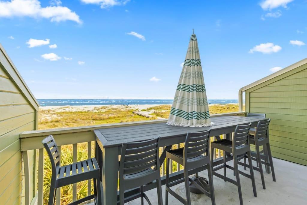 Mariner's Walk 12e - Modern Oceanfront Apartment