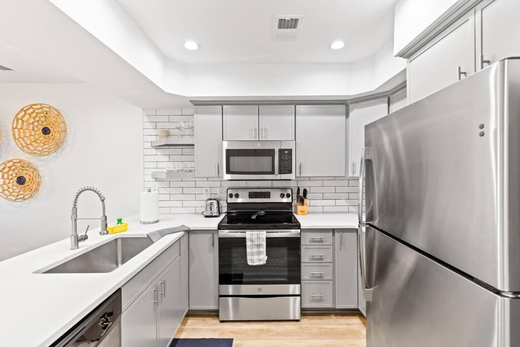Apartment Mariner's Walk 12e - Modern Oceanfront