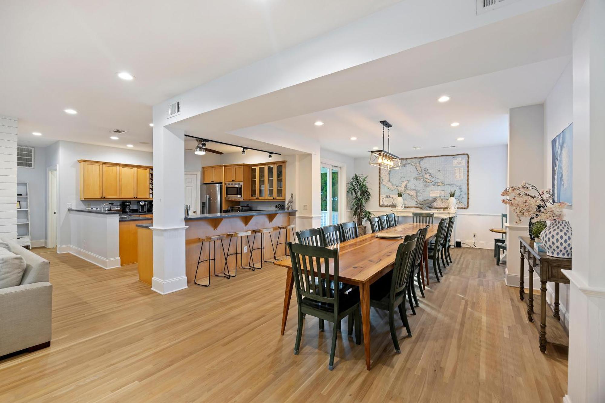 2807 Palm Blvd *