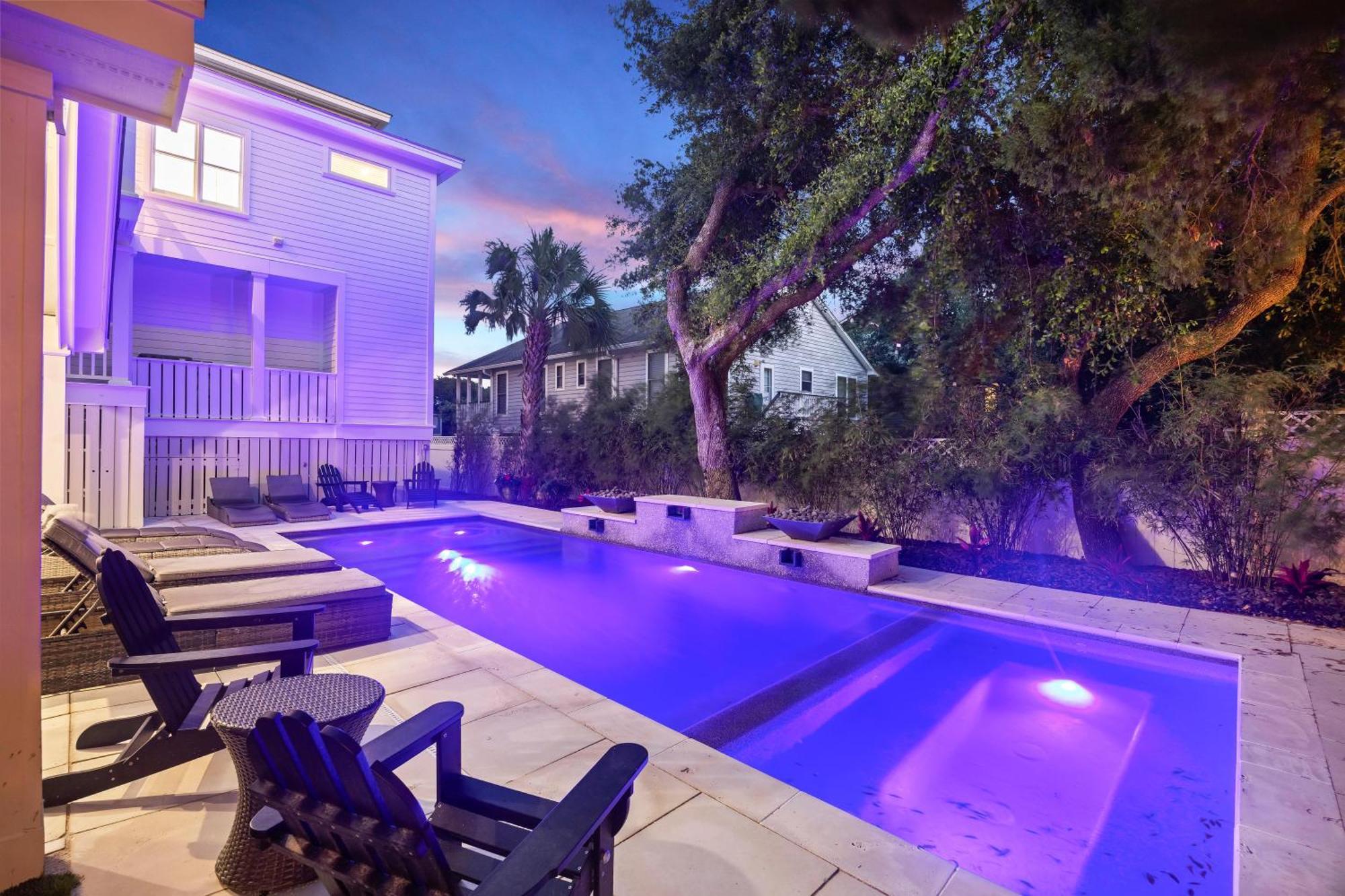 2807 Palm Blvd *