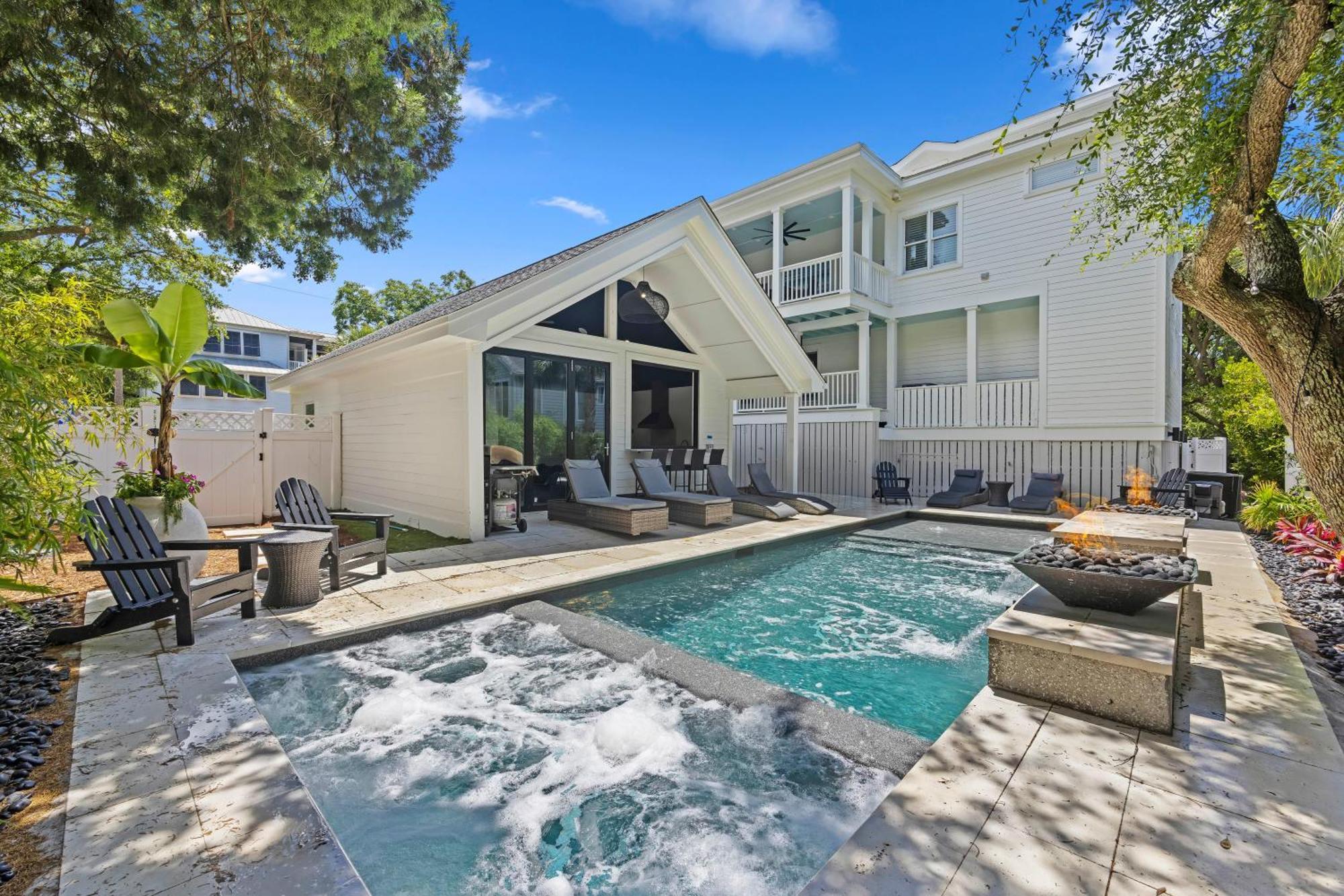2807 Palm Blvd *