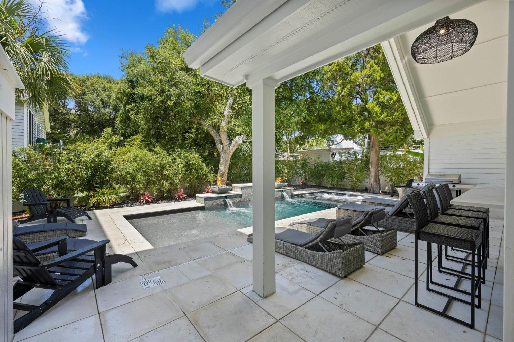 2807 Palm Blvd *