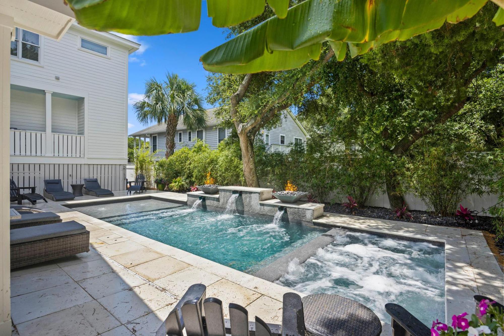 2807 Palm Blvd