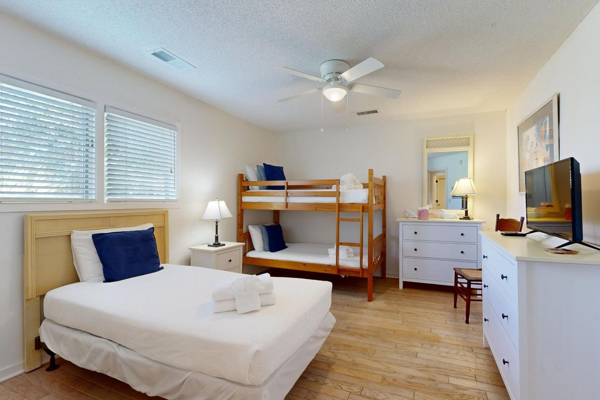 Pelican Bay 46 *