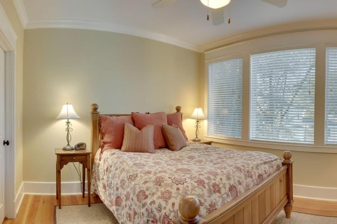Holiday home 9 24th Avenue By Avantstay Walk To Pool Rooftop Deck Isle of Palms