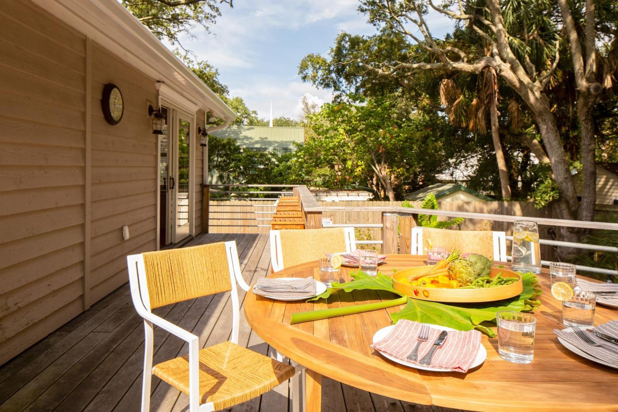 Palmetto By Avantstay Gorgeous Character W Pool Sun Pool Table Holiday home Isle of Palms