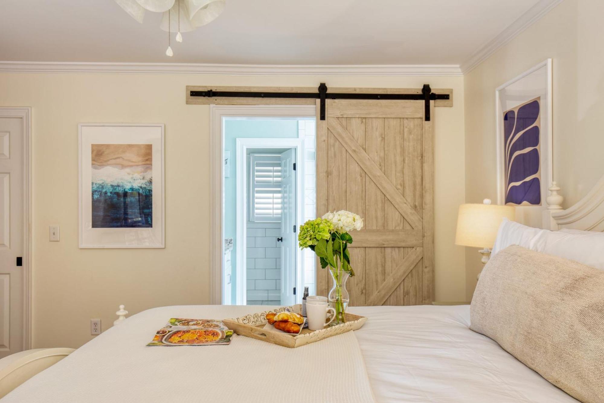 Palmetto By Avantstay Gorgeous Character W Pool Sun Pool Table Isle of Palms