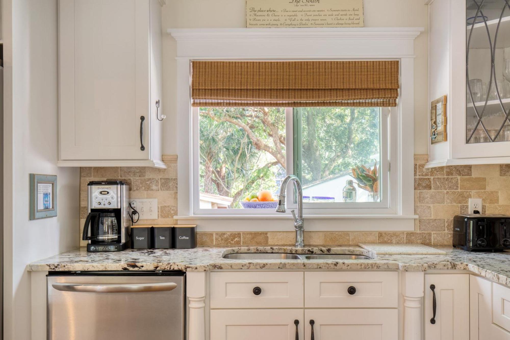 Palmetto By Avantstay Gorgeous Character W Pool Sun Pool Table Holiday home Isle of Palms
