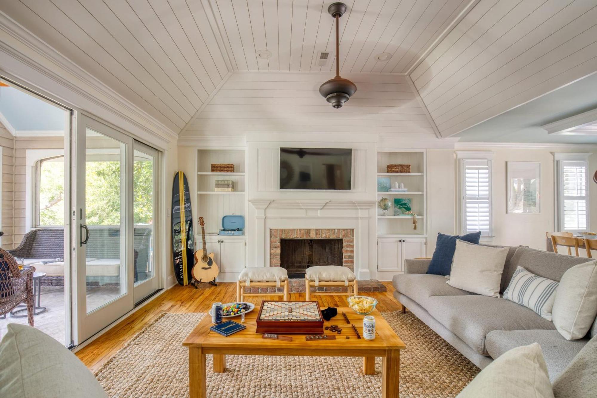 Palmetto By Avantstay Gorgeous Character W Pool Sun Pool Table Isle of Palms