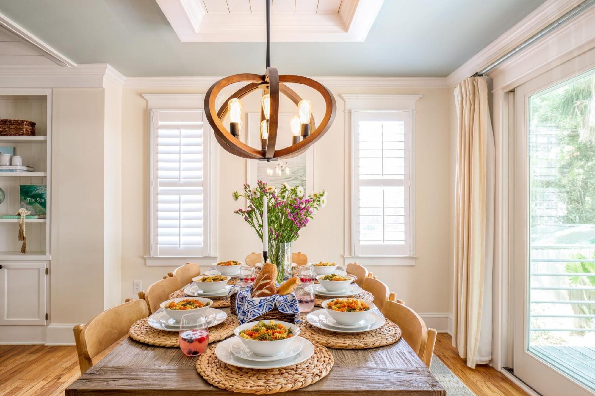 Palmetto By Avantstay Gorgeous Character W Pool Sun Pool Table Holiday home Isle of Palms