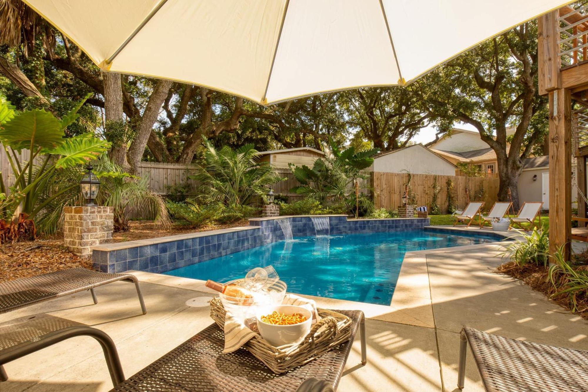 Palmetto By Avantstay Gorgeous Character W Pool Sun Pool Table Holiday home