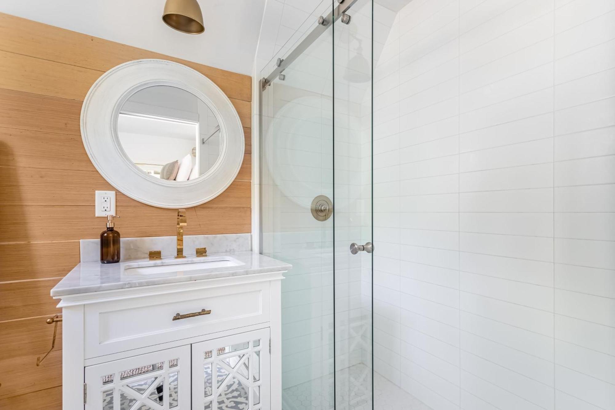 Cast Away By Avantstay Stunning Modern Near W Two Kitchens Isle of Palms