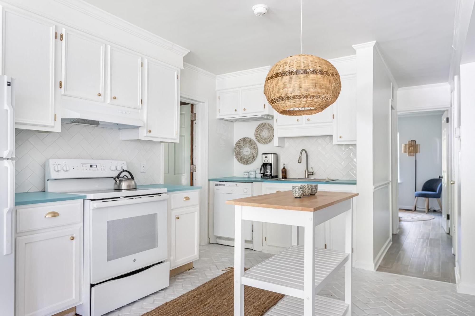 Cast Away By Avantstay Stunning Modern Near W Two Kitchens Holiday home