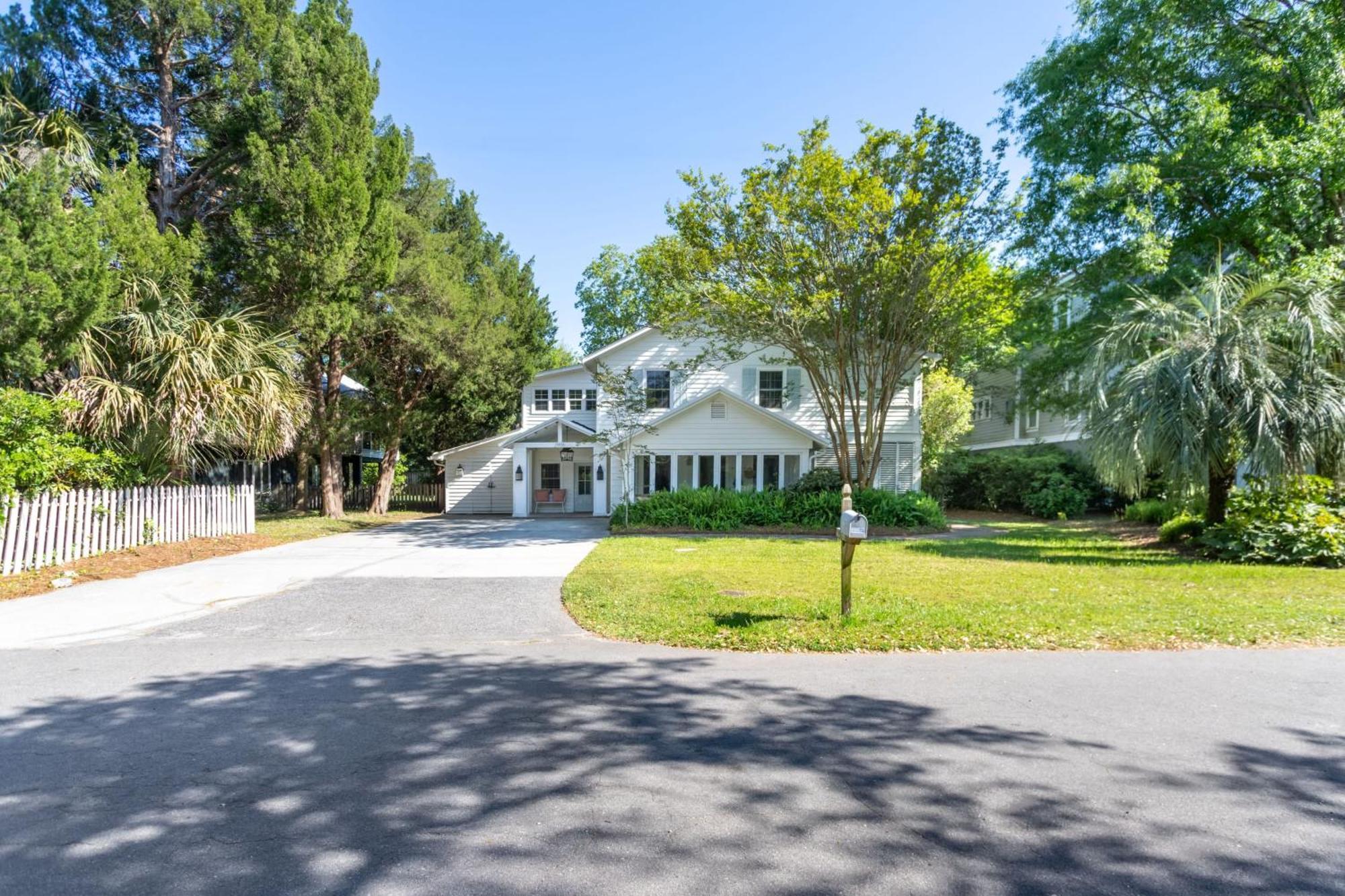 Cast Away By Avantstay Stunning Modern Near W Two Kitchens Holiday home Isle of Palms