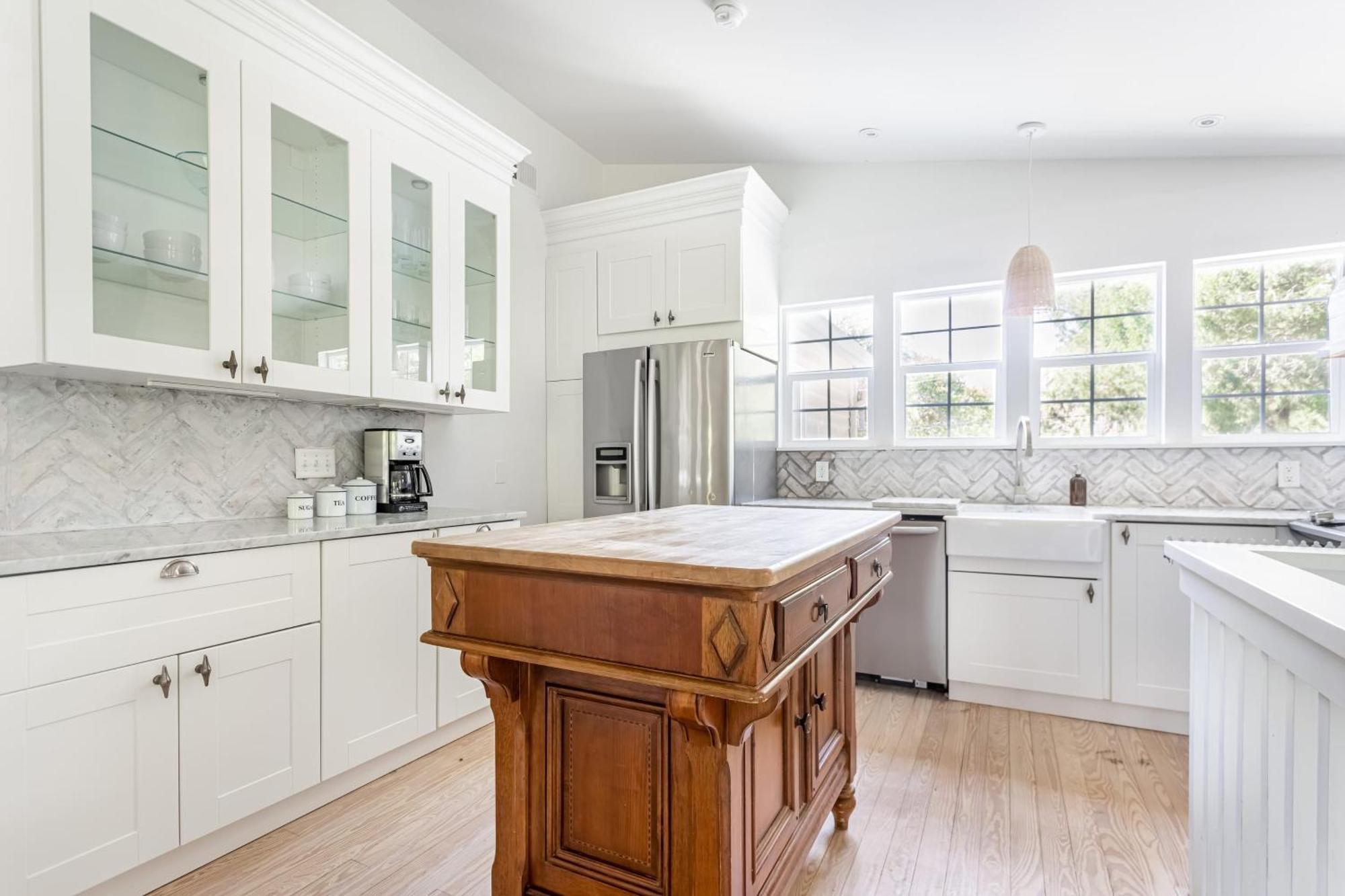 Cast Away By Avantstay Stunning Modern Near W Two Kitchens *