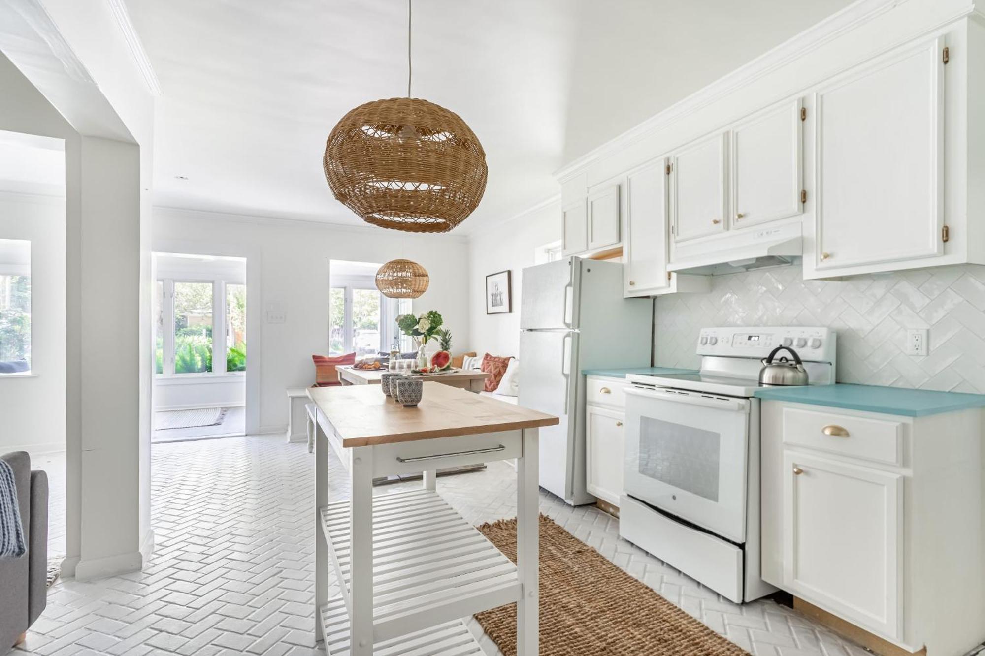 Cast Away By Avantstay Stunning Modern Near W Two Kitchens * Isle of Palms