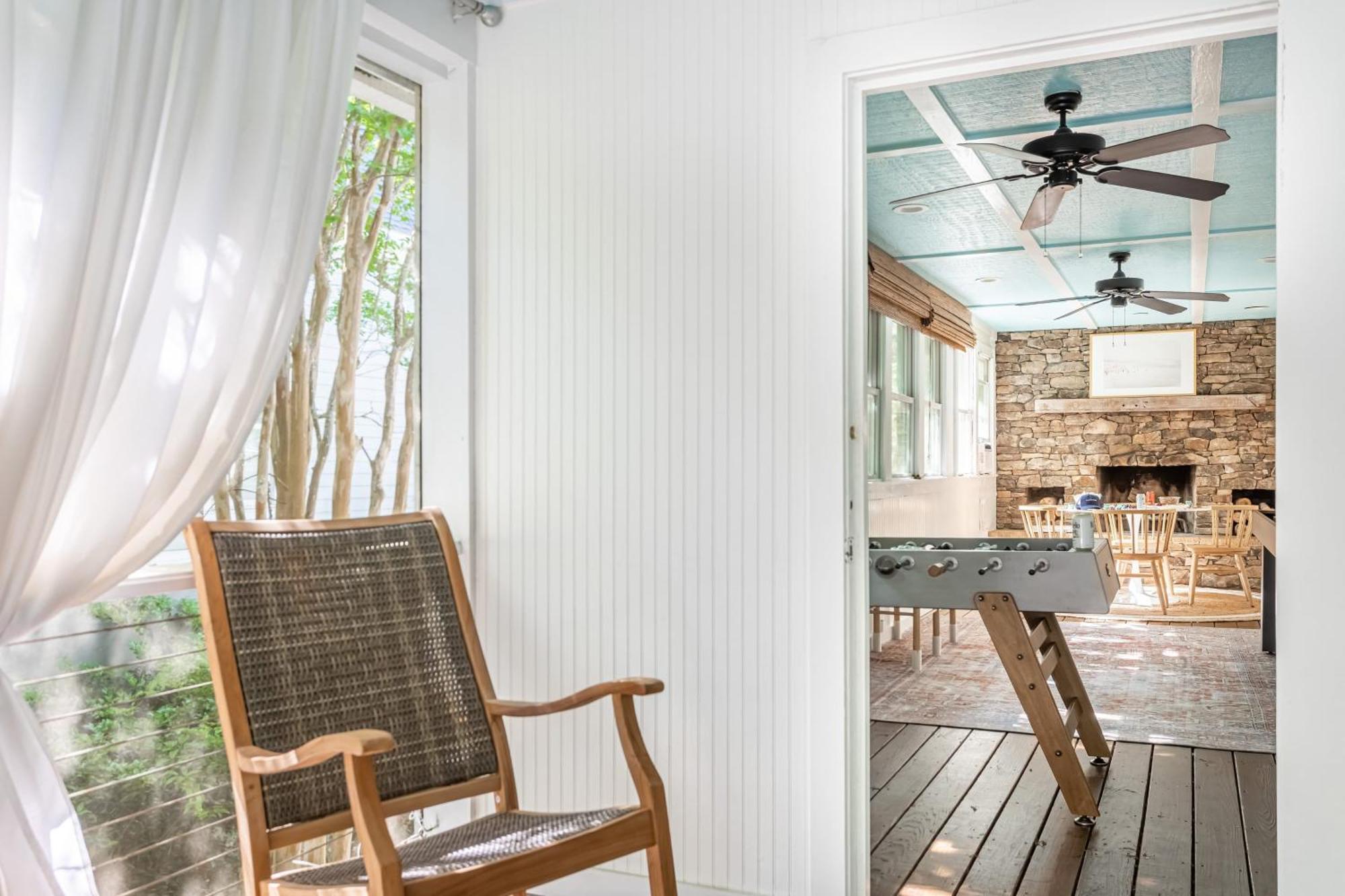 Holiday home Cast Away By Avantstay Stunning Modern Near W Two Kitchens Isle of Palms