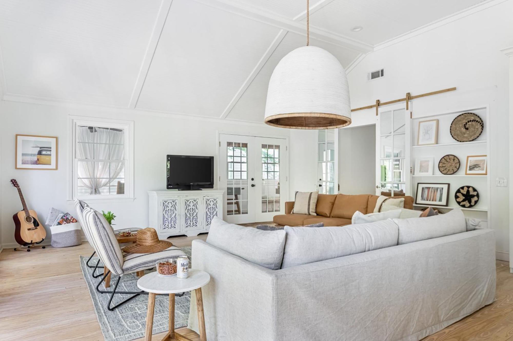 Holiday home Cast Away By Avantstay Stunning Modern Near W Two Kitchens *