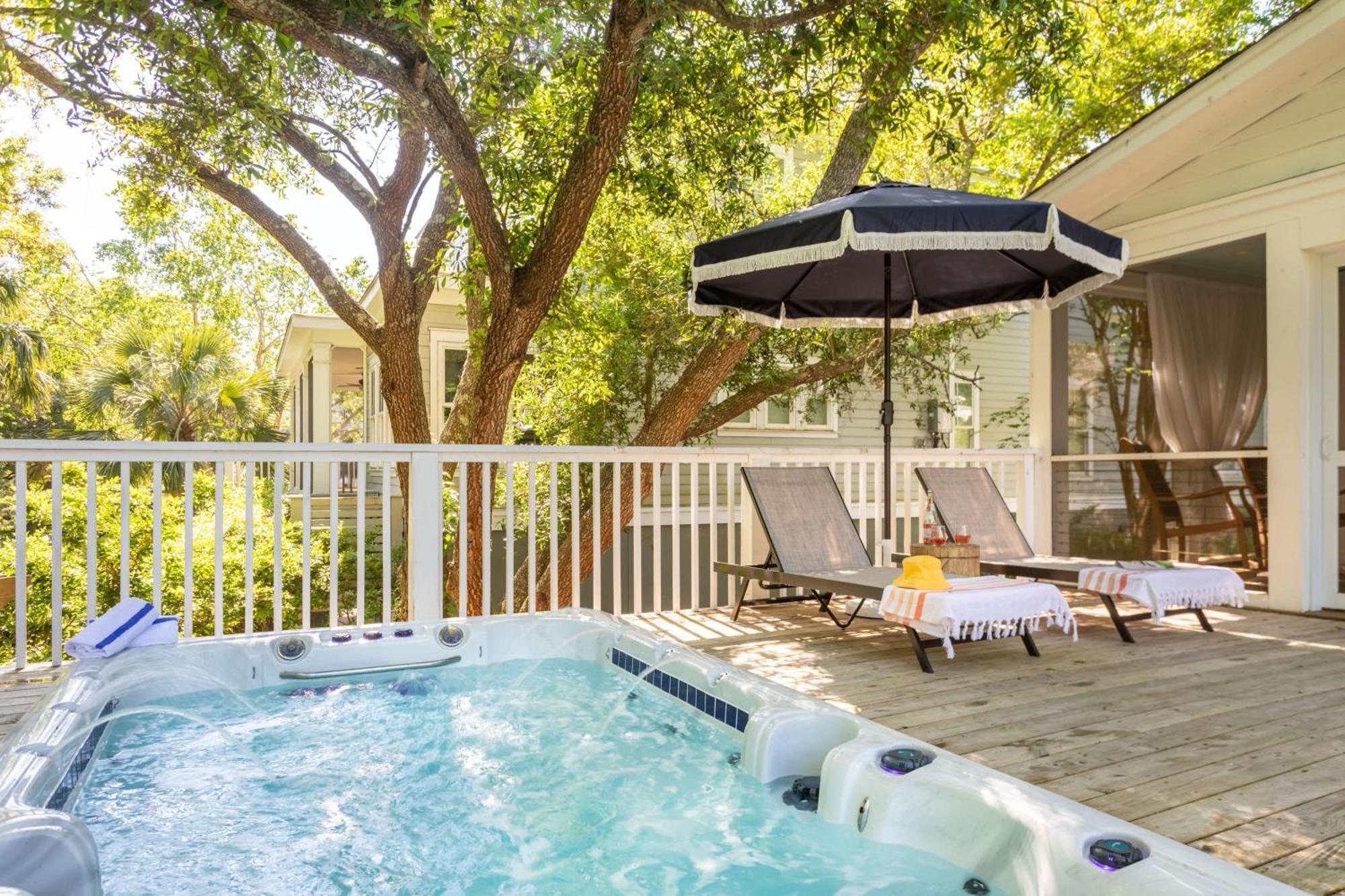Cast Away By Avantstay Stunning Modern Near W Two Kitchens Holiday home Isle of Palms