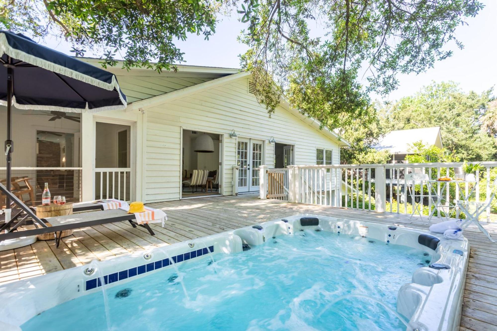 Cast Away By Avantstay Stunning Modern Near W Two Kitchens Holiday home Isle of Palms