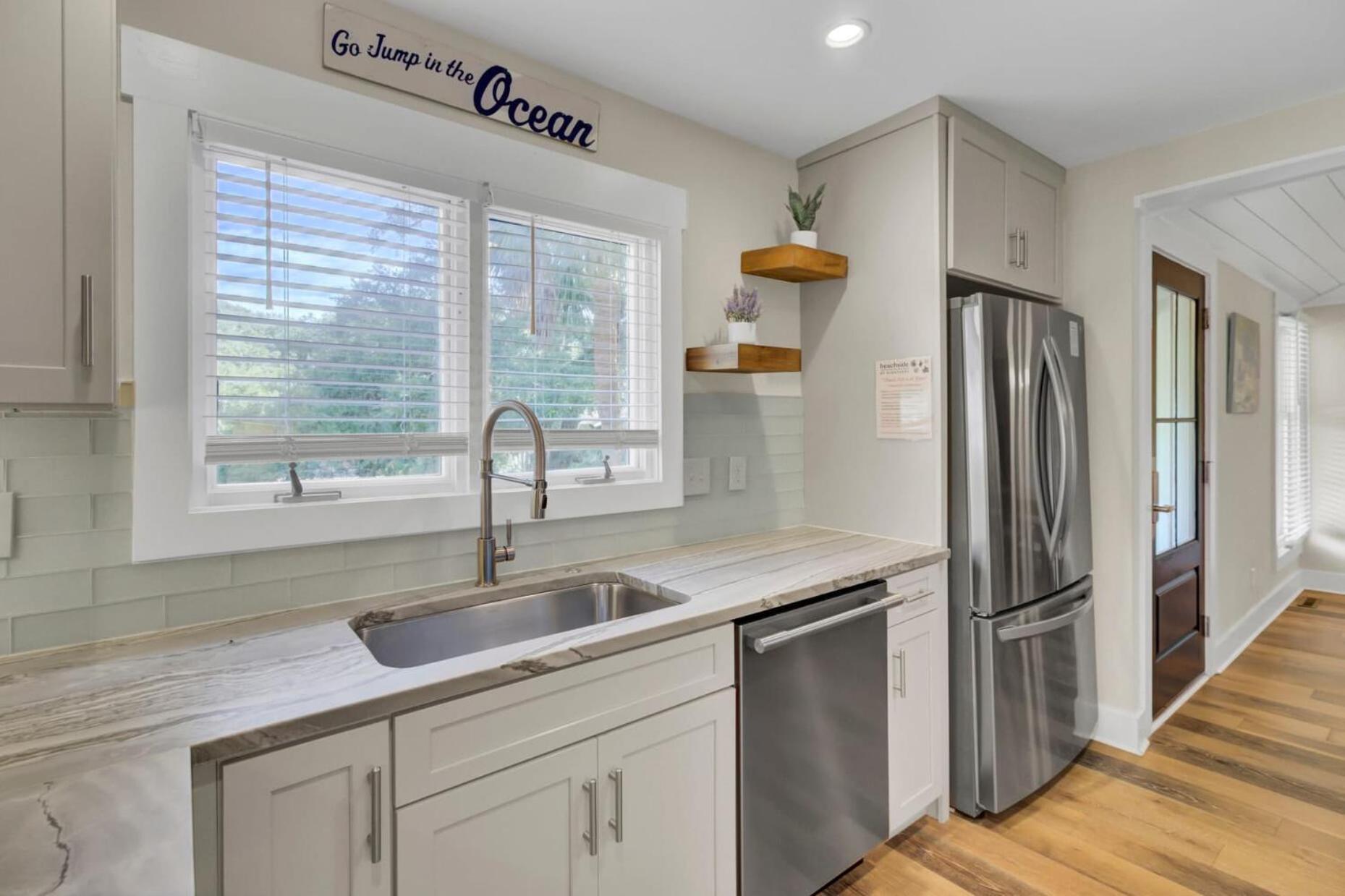 10 Sandcrab Court By Avantstay Beautiful W Deck Walk To The Holiday home Isle of Palms