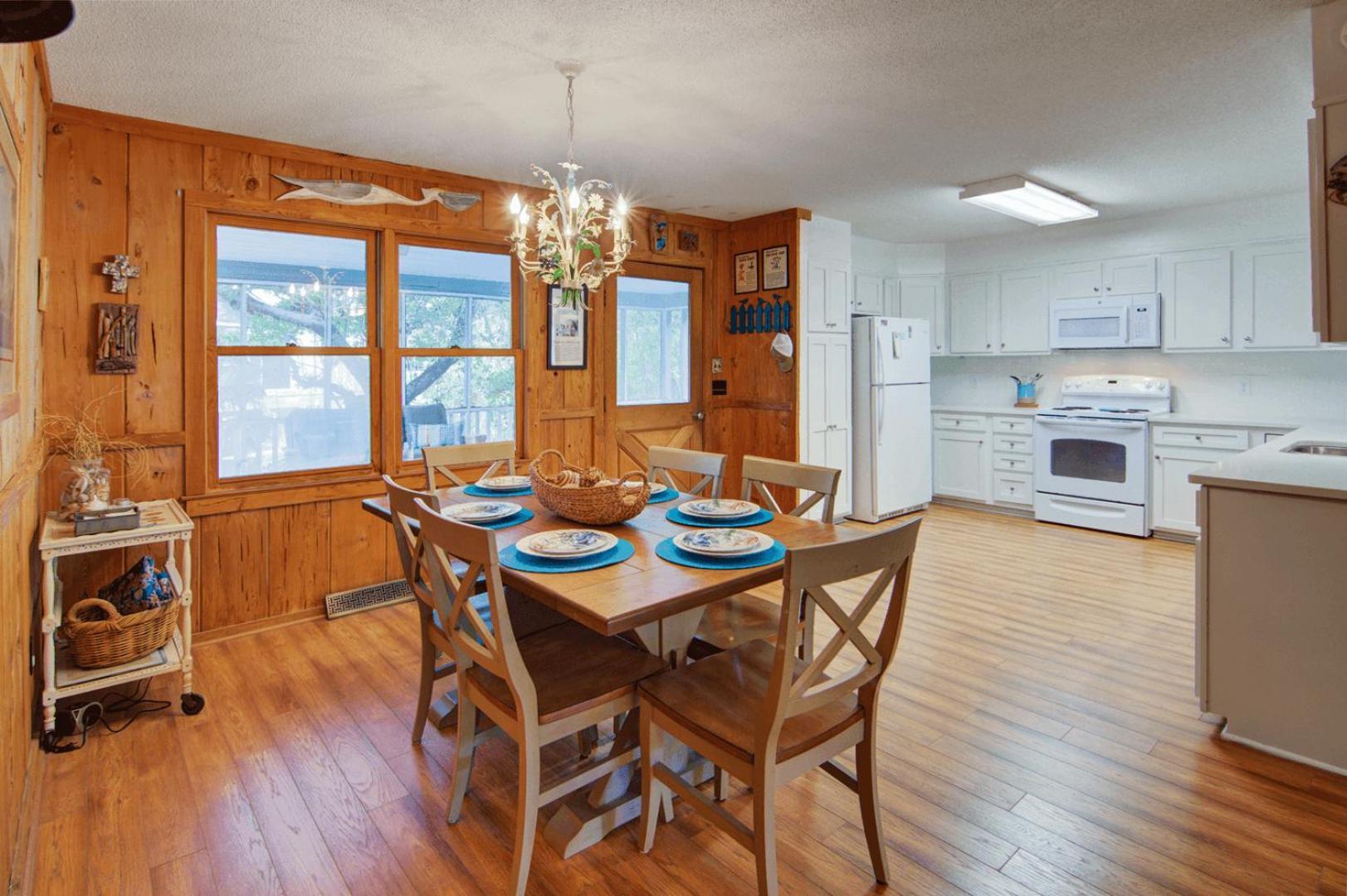 12 42nd Avenue By Avantstay 2 Mins To The Screened In Porch Holiday home