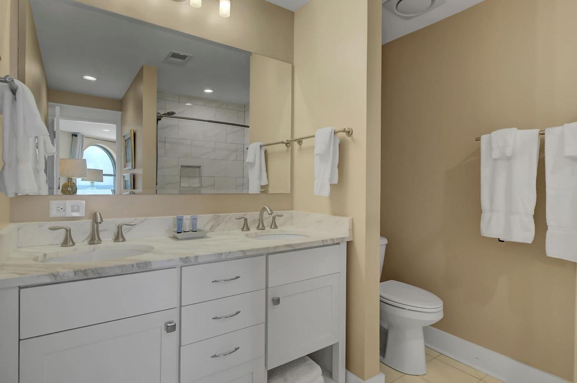 Apartment 211 Seascape By Avantstay Oceanfront View Pool Isle of Palms