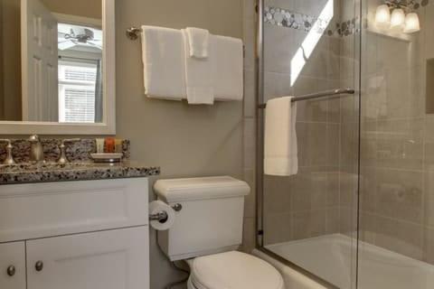 Holiday home 73 Grand Pavilion By Avantstay Corner Lot Porch
