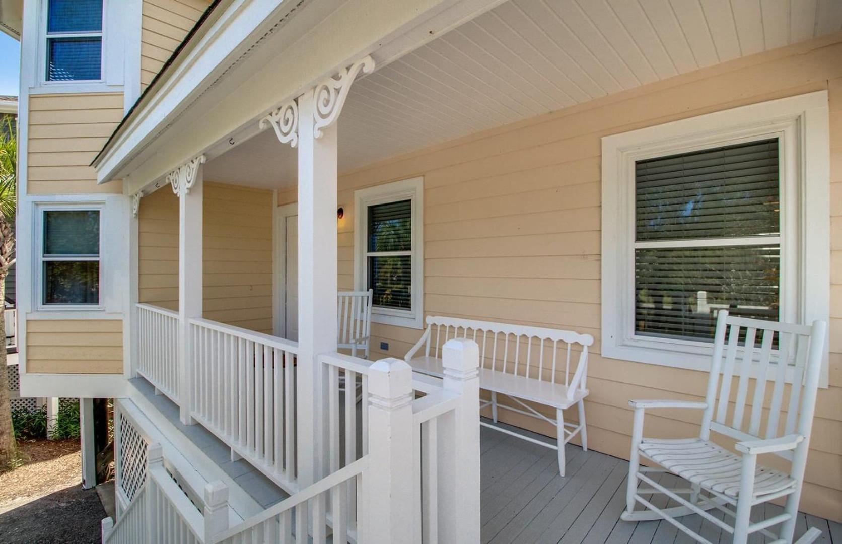 72 Pelican Bay Avantstay Community Pool Decks
