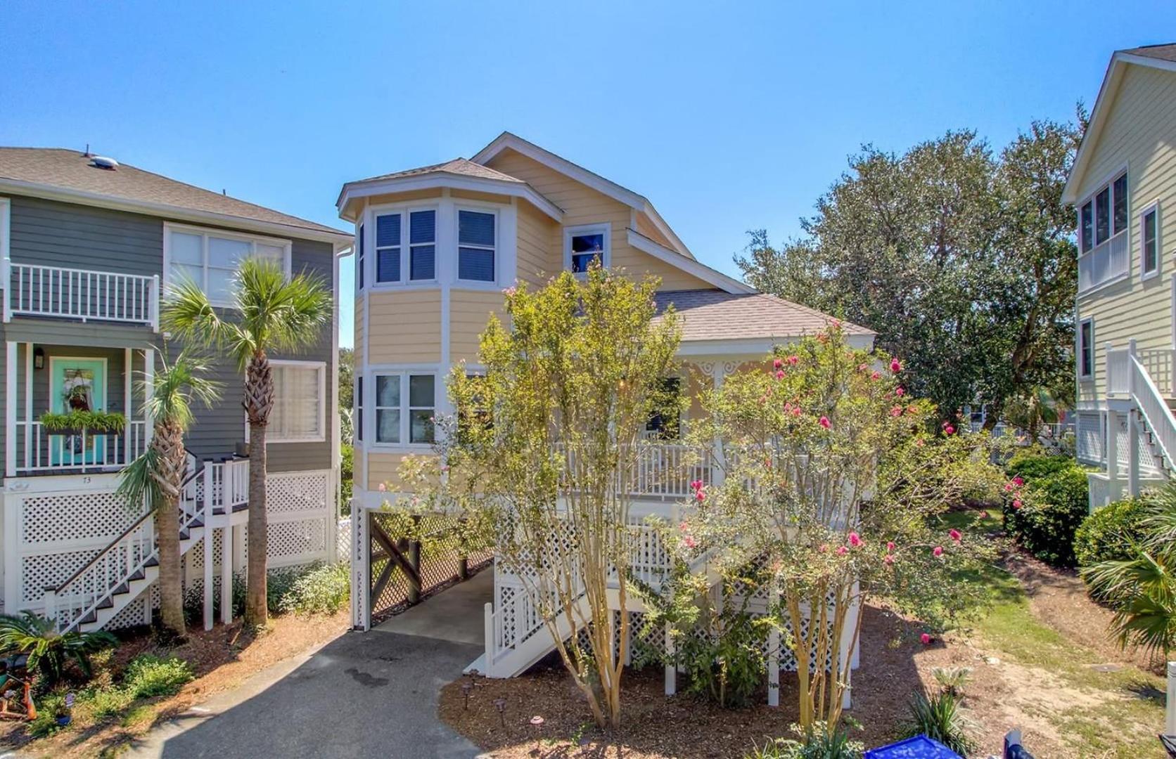 72 Pelican Bay Avantstay Community Pool Decks Holiday home