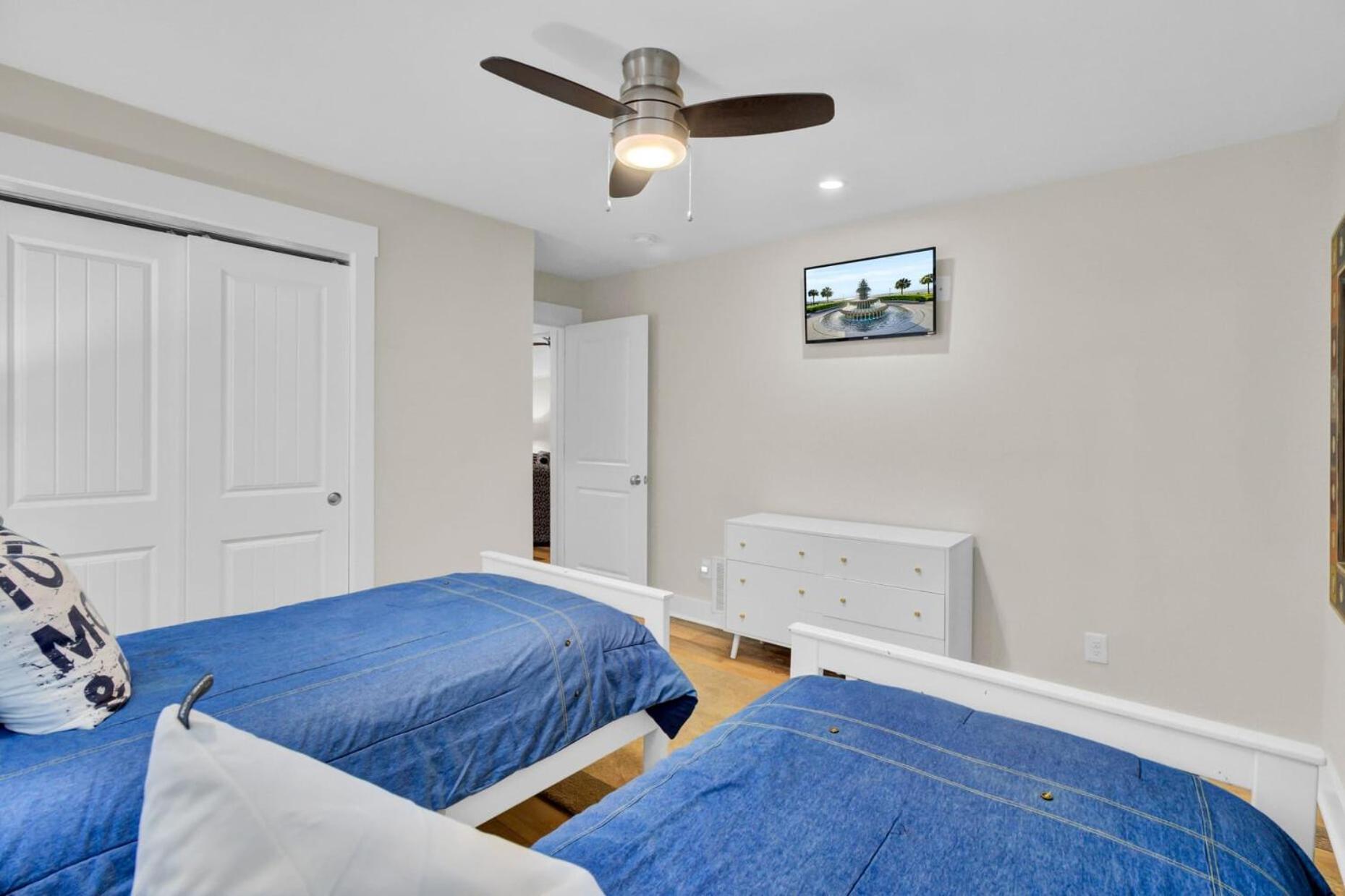 Holiday home 10 Sandcrab Court By Avantstay Beautiful W Deck Walk To The Isle of Palms