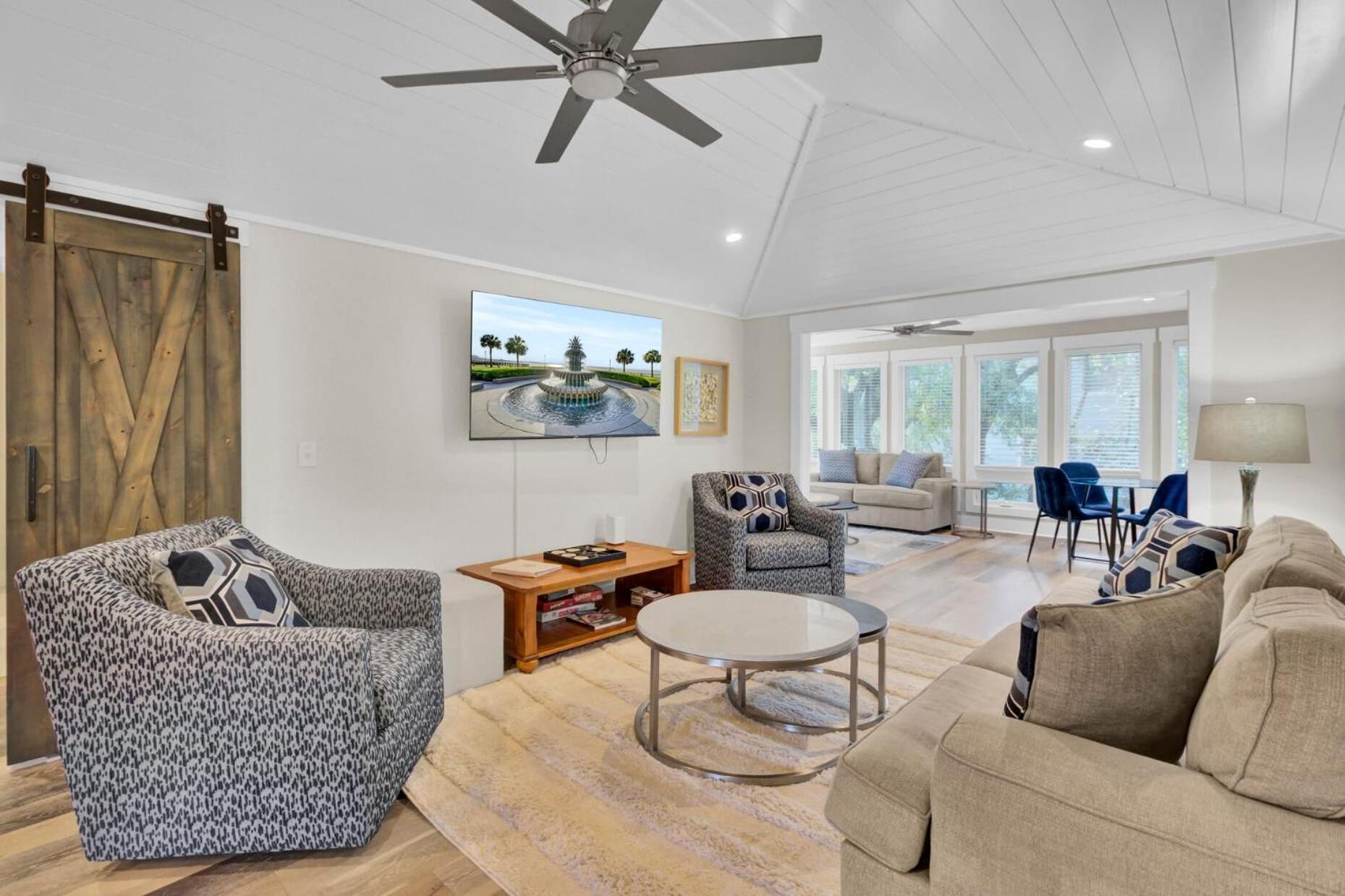10 Sandcrab Court By Avantstay Beautiful W Deck Walk To The Holiday home *