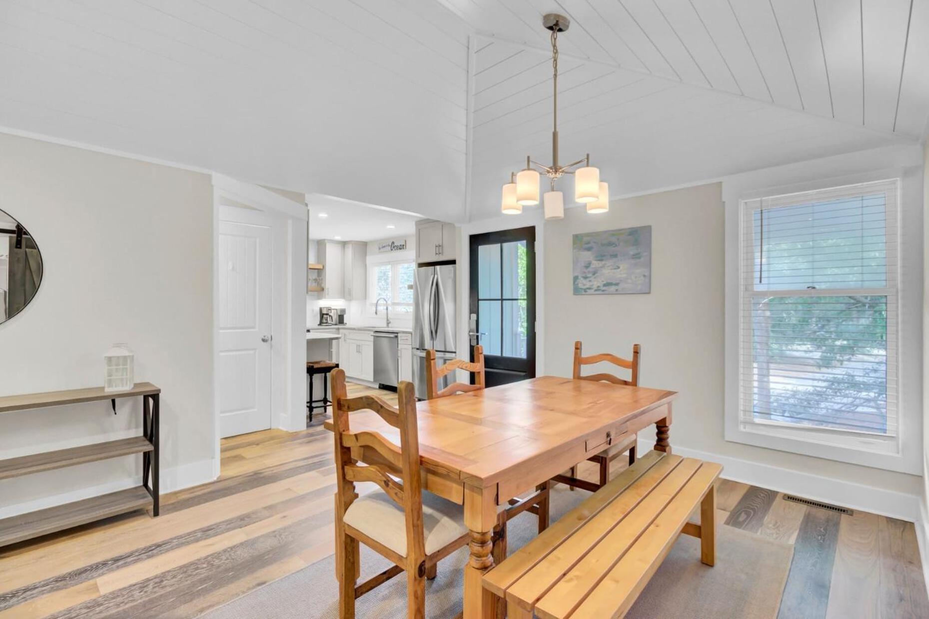 Holiday home 10 Sandcrab Court By Avantstay Beautiful W Deck Walk To The Isle of Palms