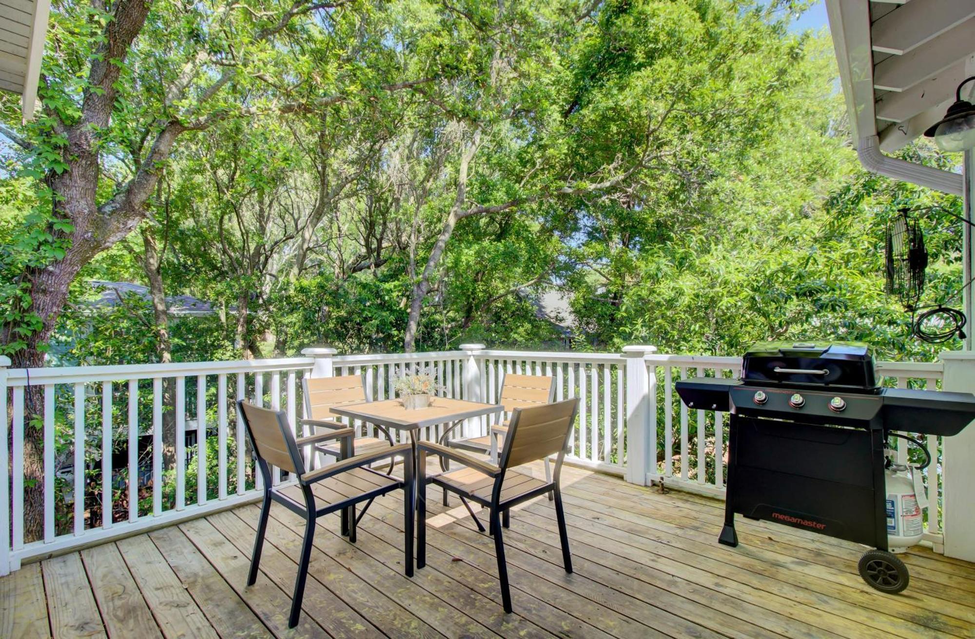 Holiday home 10 Sandcrab Court By Avantstay Beautiful W Deck Walk To The Isle of Palms