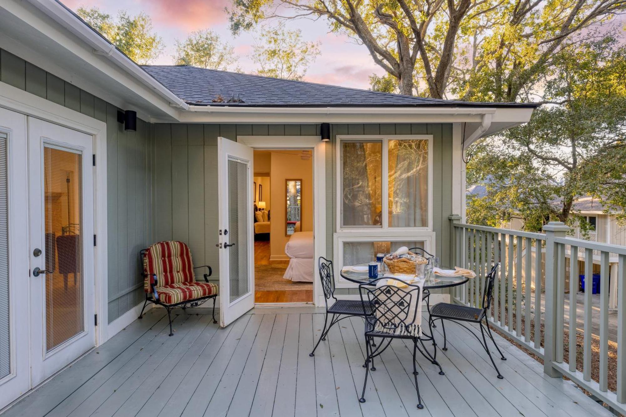 Holiday home Conch By Avantstay Walk To Beach Deck Fireplace Outdoor Dining *