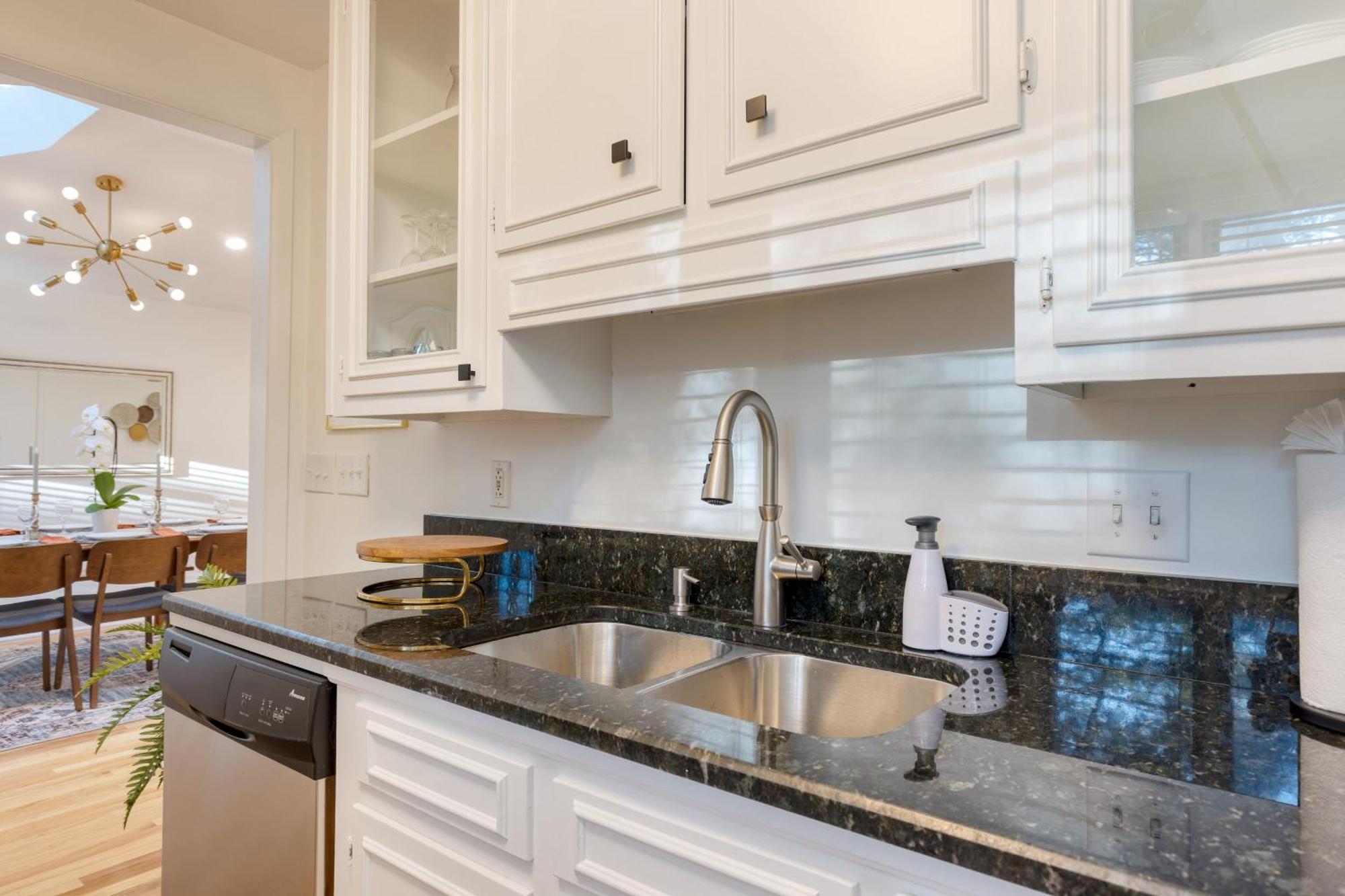 Conch By Avantstay Walk To Beach Deck Fireplace Outdoor Dining Holiday home Isle of Palms