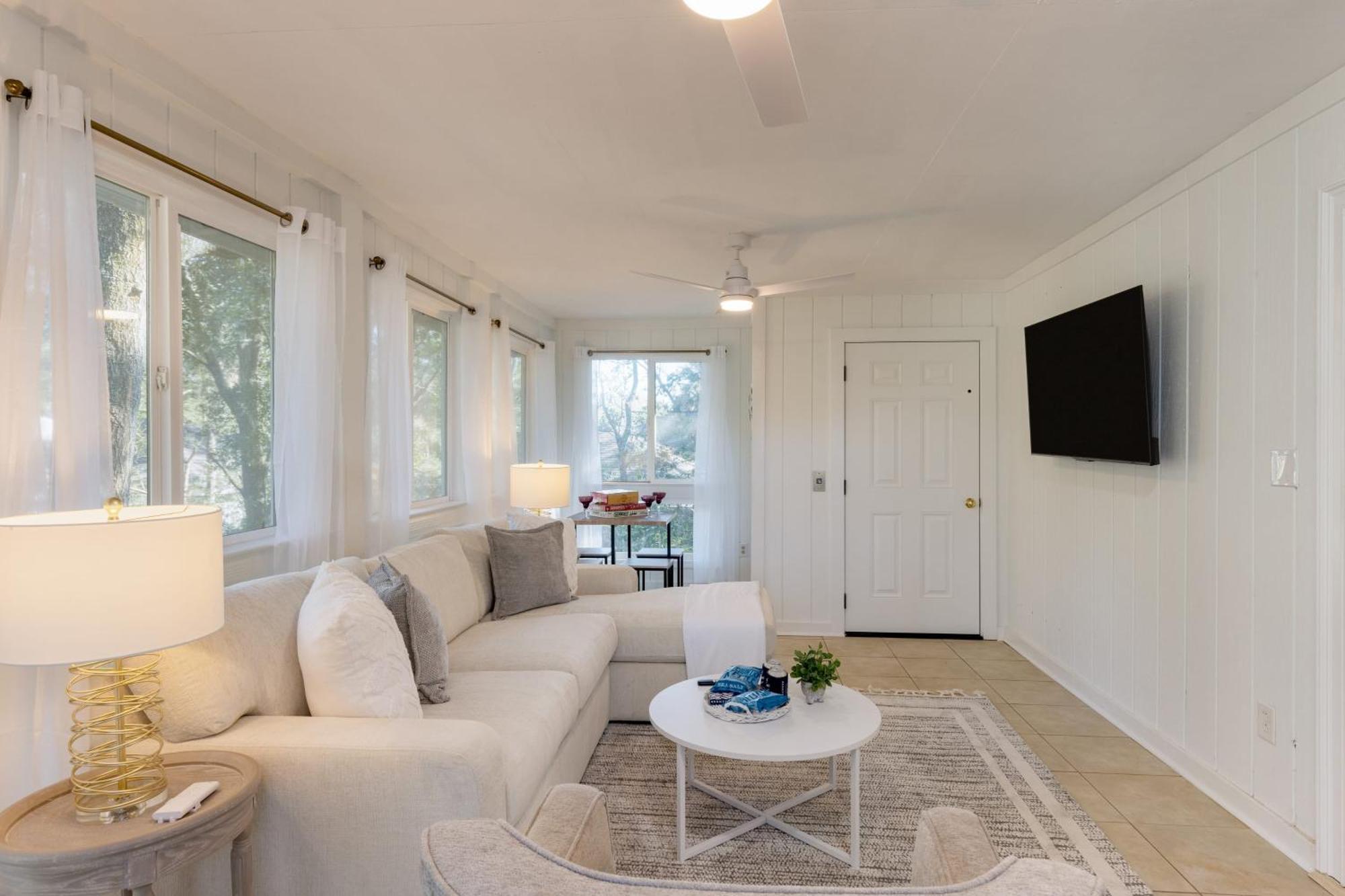 Holiday home Conch By Avantstay Walk To Beach Deck Fireplace Outdoor Dining *