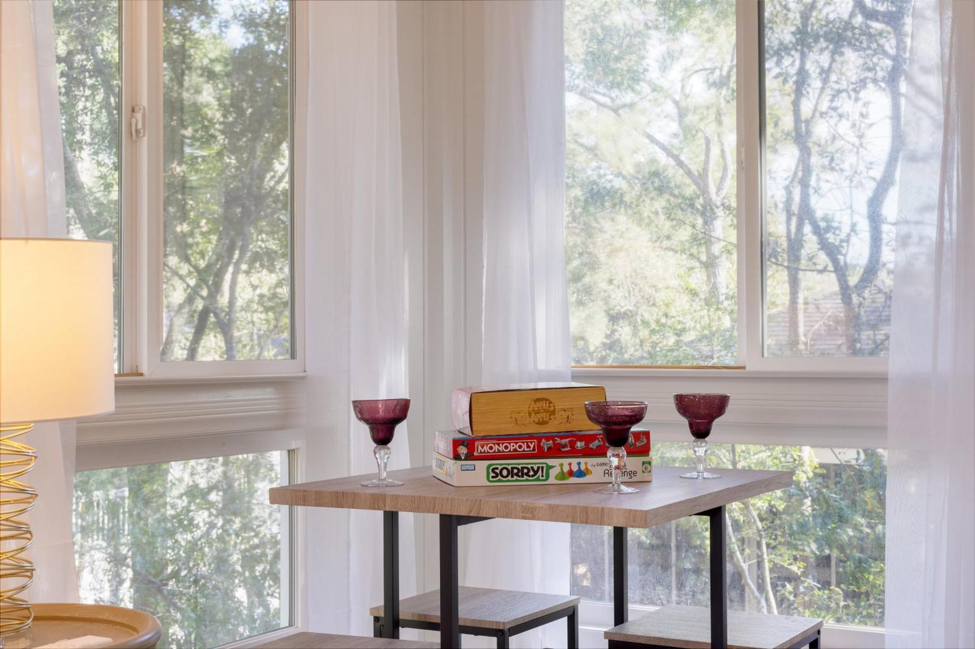 Holiday home Conch By Avantstay Walk To Beach Deck Fireplace Outdoor Dining Isle of Palms