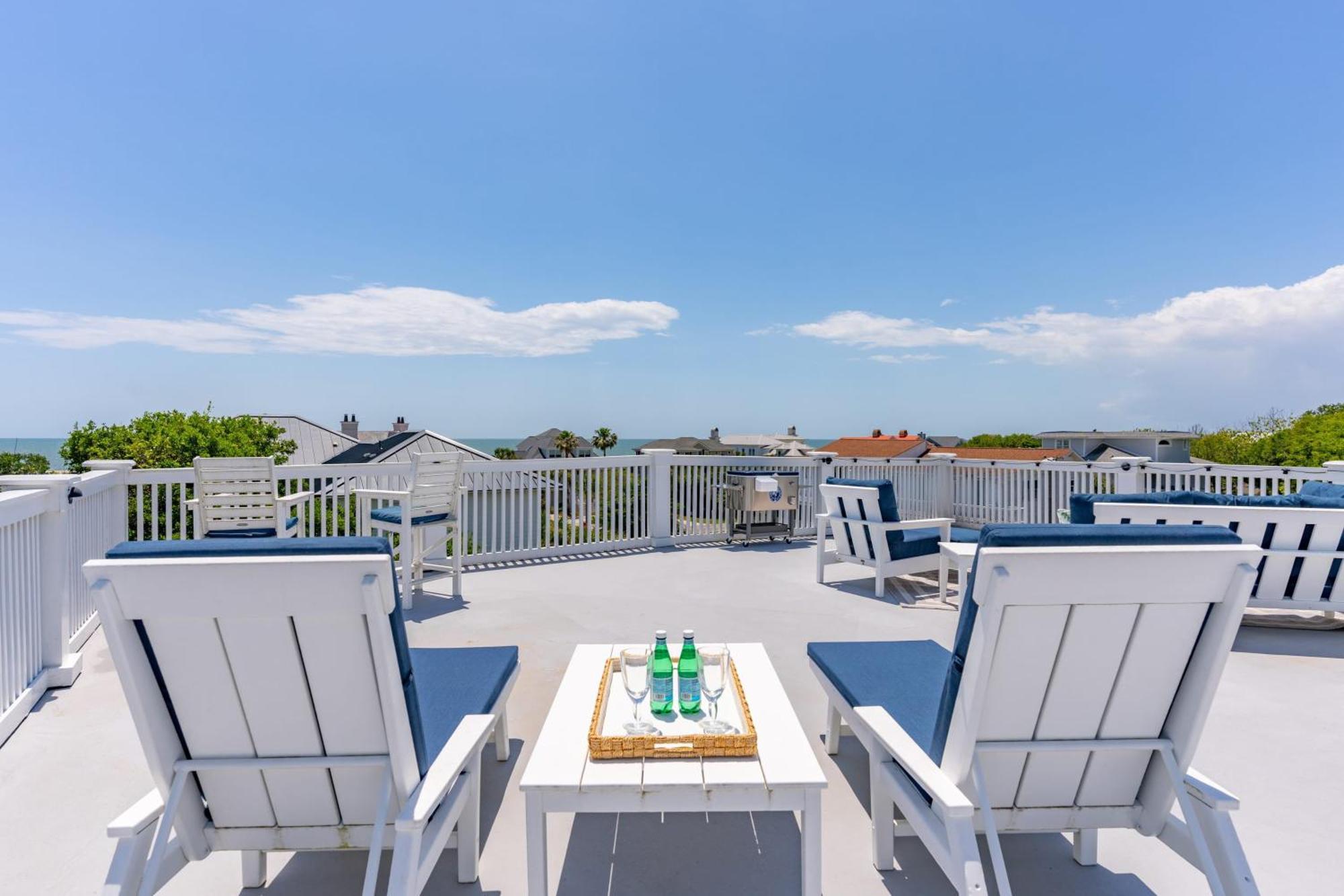 3800 Cameron Avantstay Pool Ocean Views Deck Isle of Palms