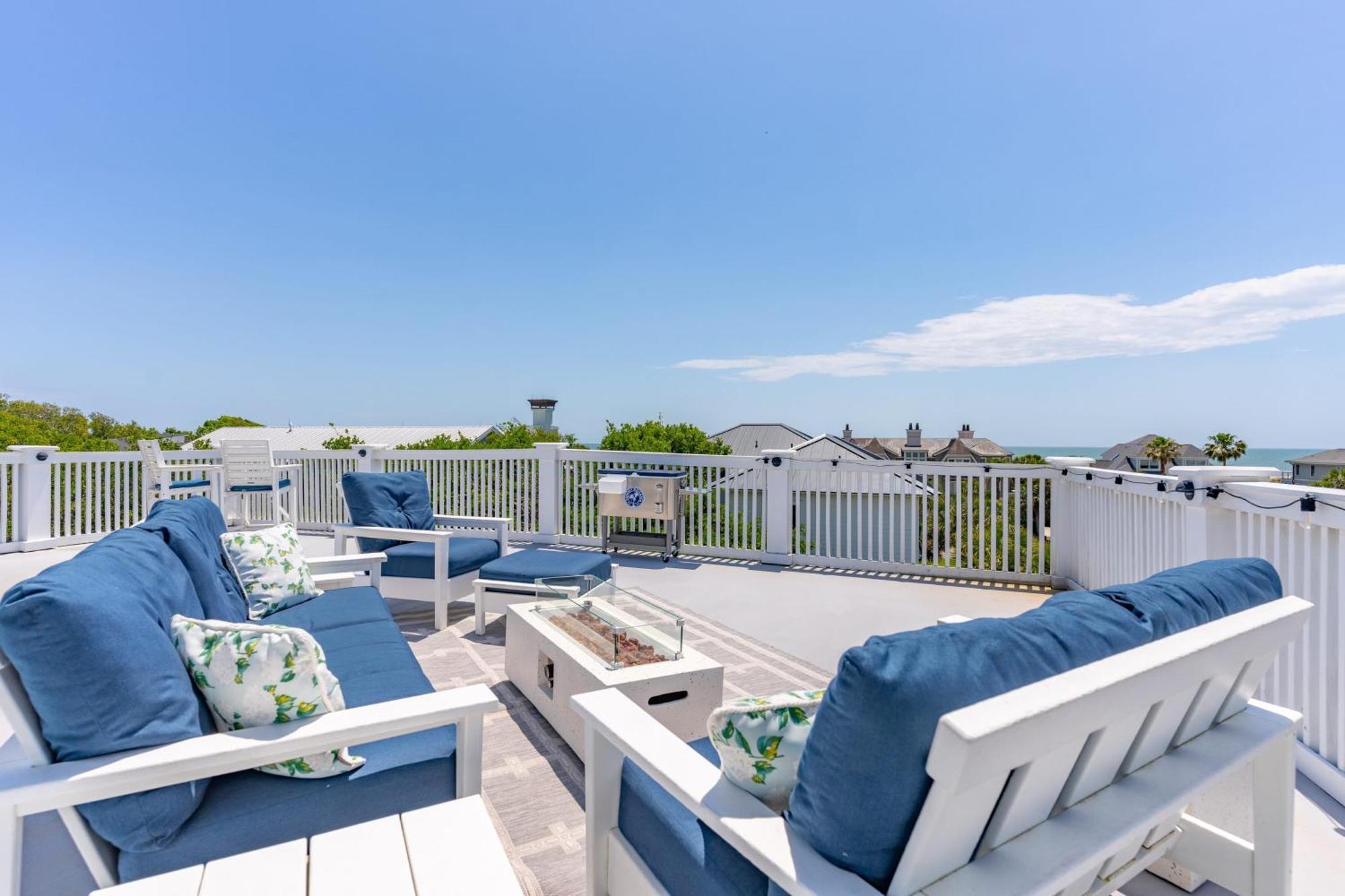 3800 Cameron Avantstay Pool Ocean Views Deck Isle of Palms