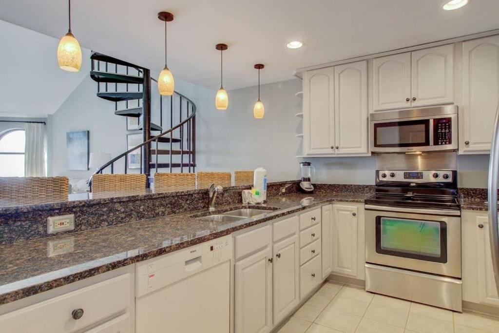 512 Seascape By Avantstay Oceanfront On The Beach Community Pool Access Isle of Palms