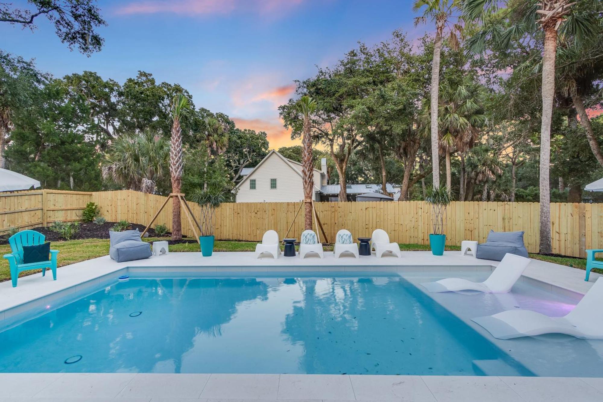 Holiday home Southern Oasis By Avantstay 0.5mi Walk To The Pool Patio Large Yard *