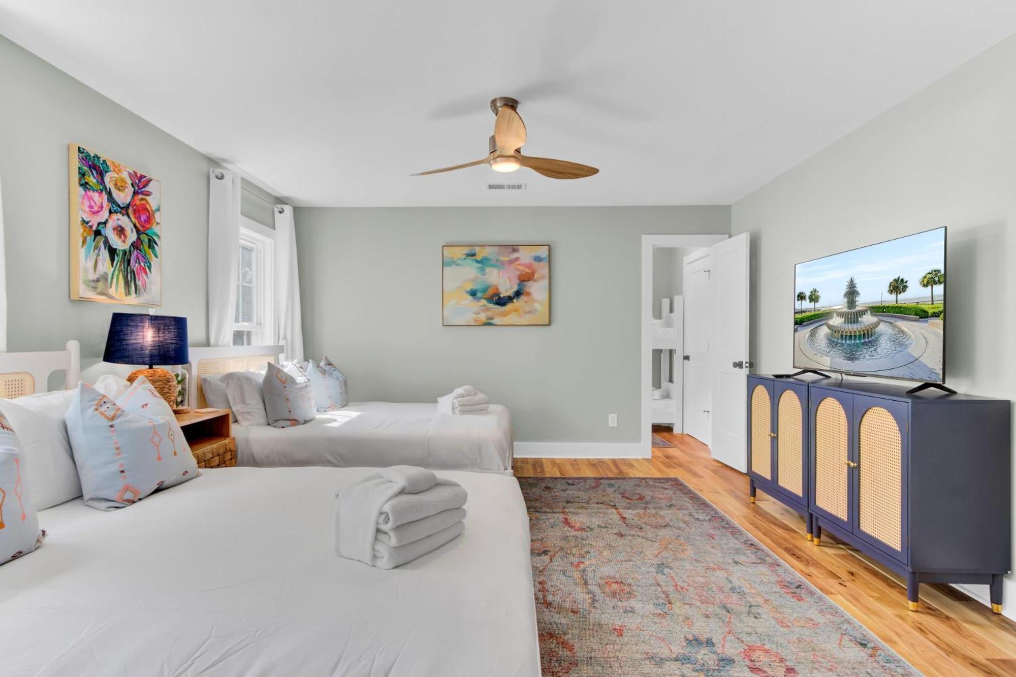 Southern Oasis By Avantstay 0.5mi Walk To The Pool Patio Large Yard *