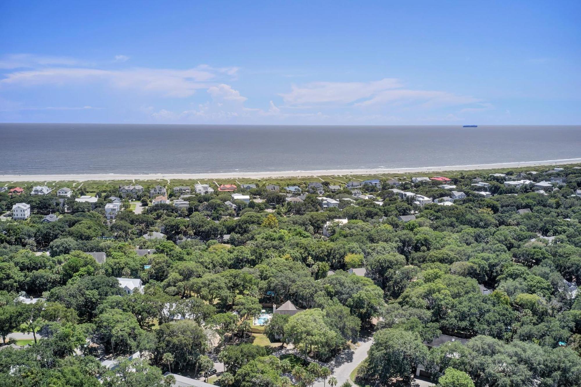 Holiday home Southern Oasis By Avantstay 0.5mi Walk To The Pool Patio Large Yard Isle of Palms