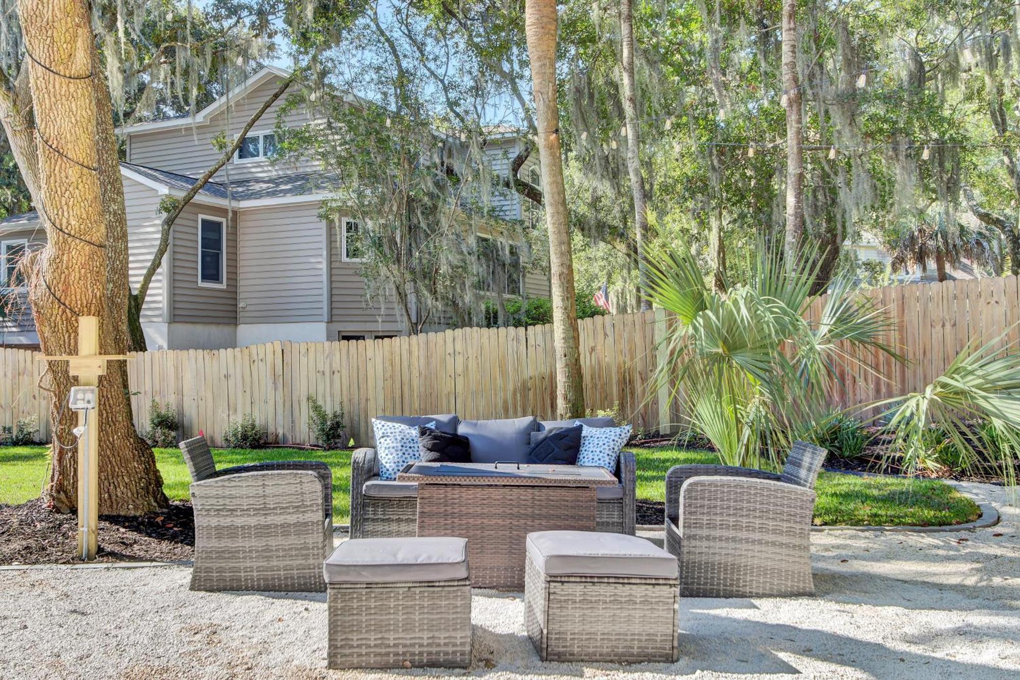 Southern Oasis By Avantstay 0.5mi Walk To The Pool Patio Large Yard Holiday home Isle of Palms