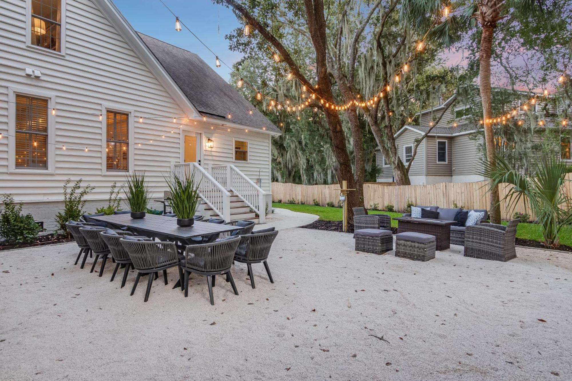 Southern Oasis By Avantstay 0.5mi Walk To The Pool Patio Large Yard Holiday home
