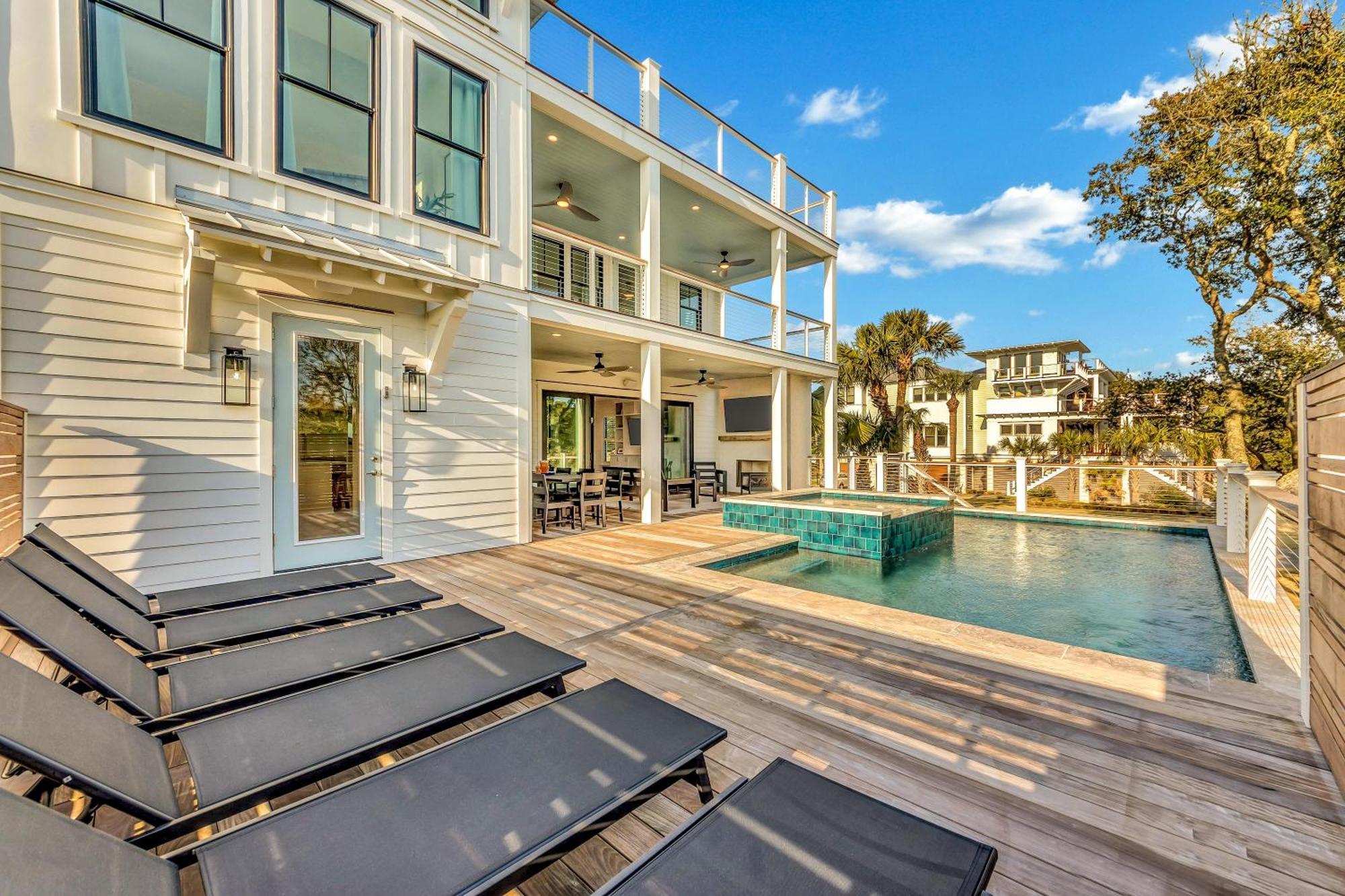 3907 Palm Blvd