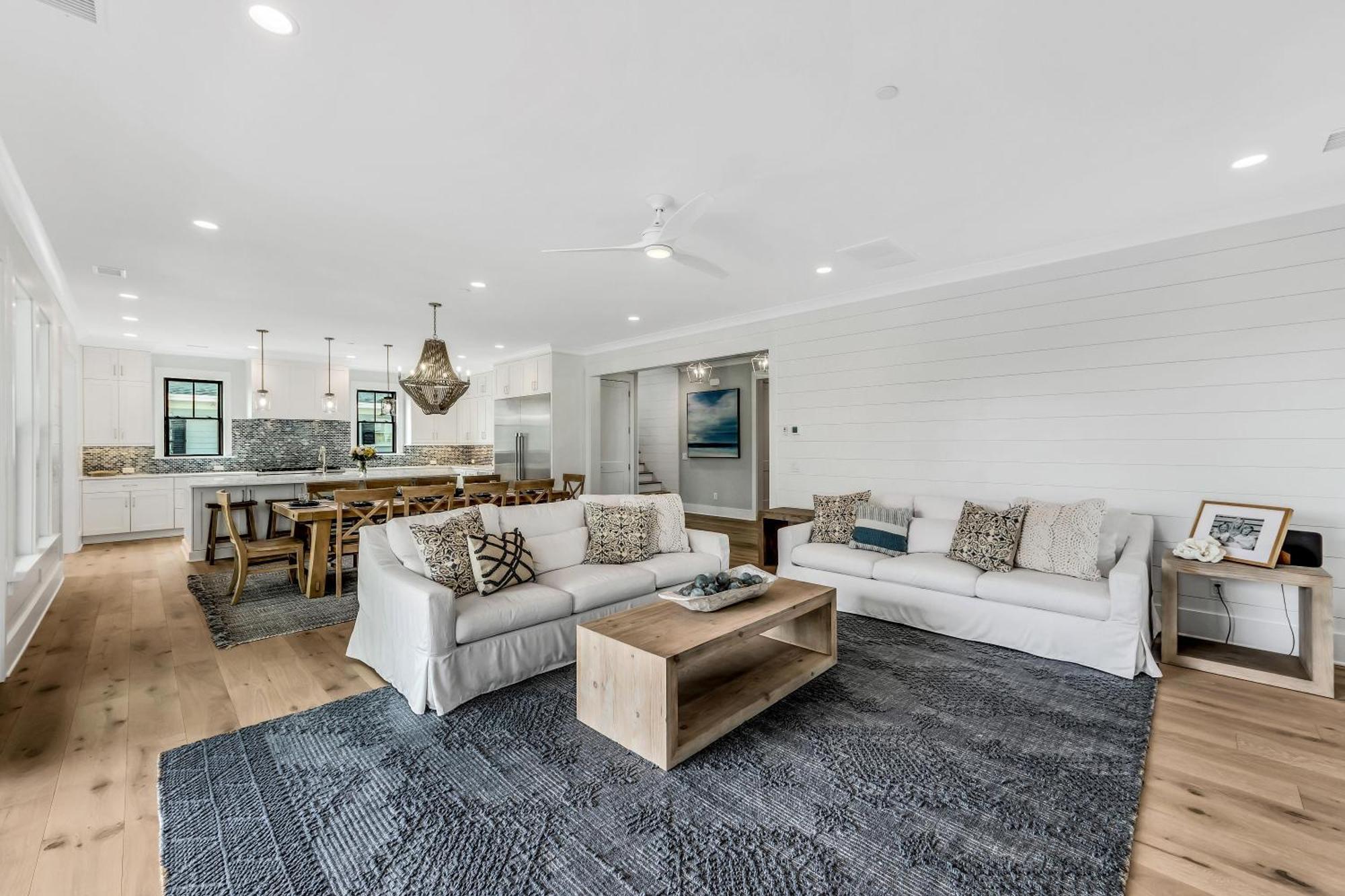 3907 Palm Blvd *
